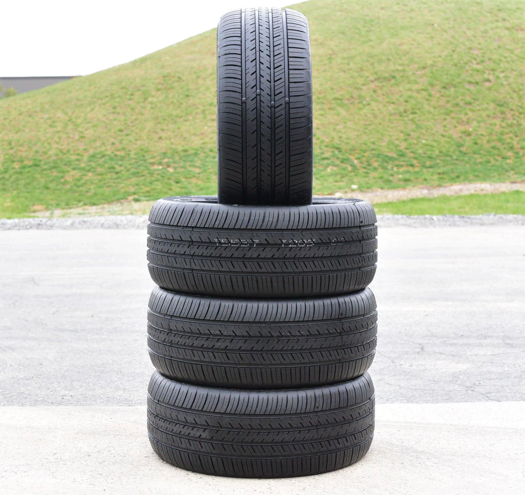 Set of 4 255/40R18 99Y XL High Performance Tires Q76195