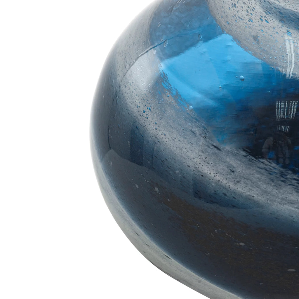 Glass Vase with Swirl Design X689