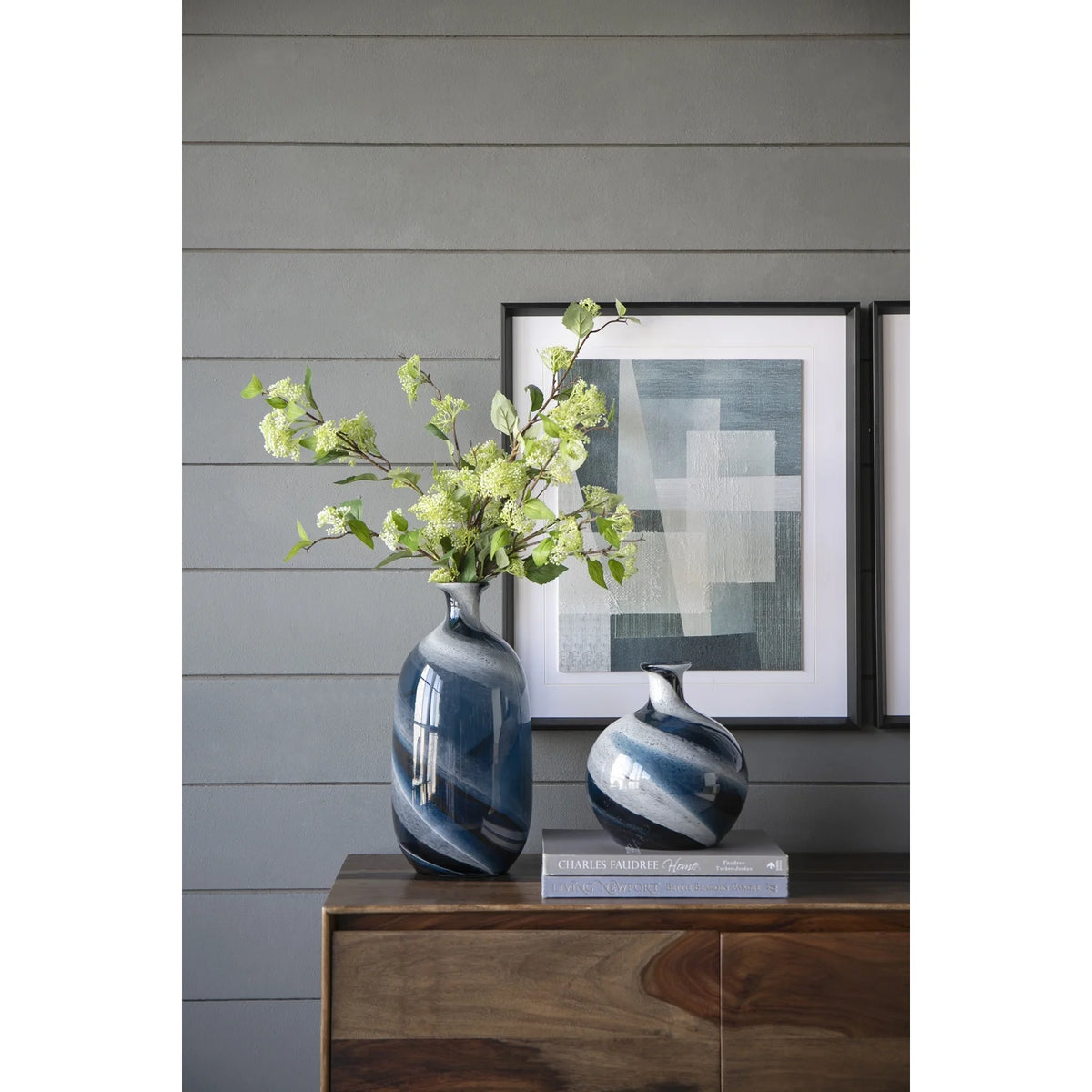 Glass Vase with Swirl Design X689