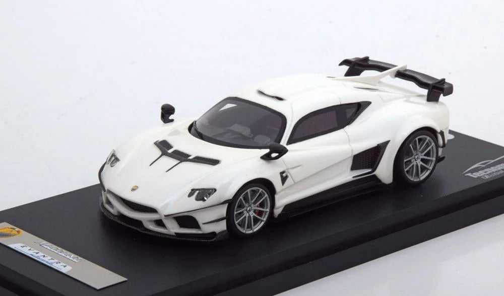 1:43 Scale Pearl White Car M997338