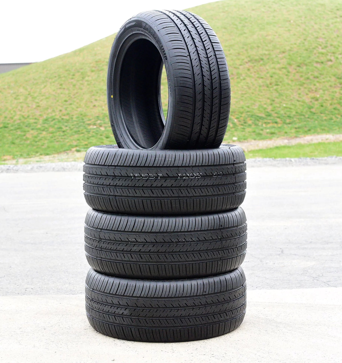 Set of 4 255/40R18 99Y XL High Performance Tires Q76195