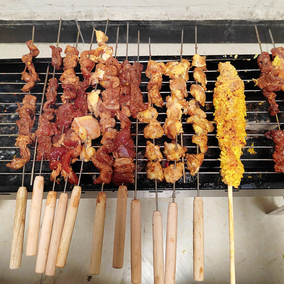 Electric Outdoor Searing Grill with Offset Smoker X973479